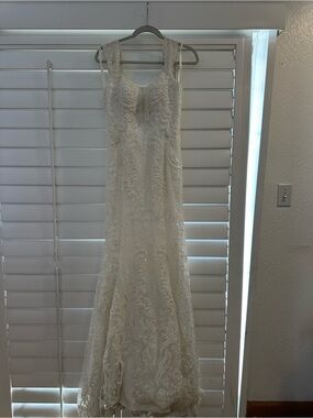 Elegant White Beaded Lace Wedding Dress
